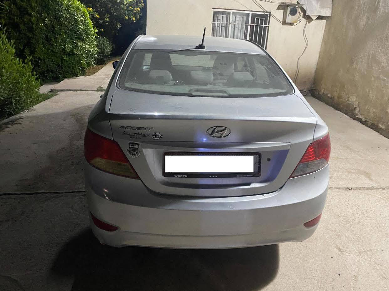 السلام عليكم 
اكسنت 2012 للبيع فقط 
وارد امريكي 
محرك السيارة GDI 
فول مواصفات 
ايكو اقتصادي 
تحكمات ستيرن
السيارة ماشيه 291 الف 
ضرر بابين مبدلات وجاملغ صبغ 
السعر 90 وبيها مجال 
رقمها بغداد 
مكان السيارة الدورة 
***********
