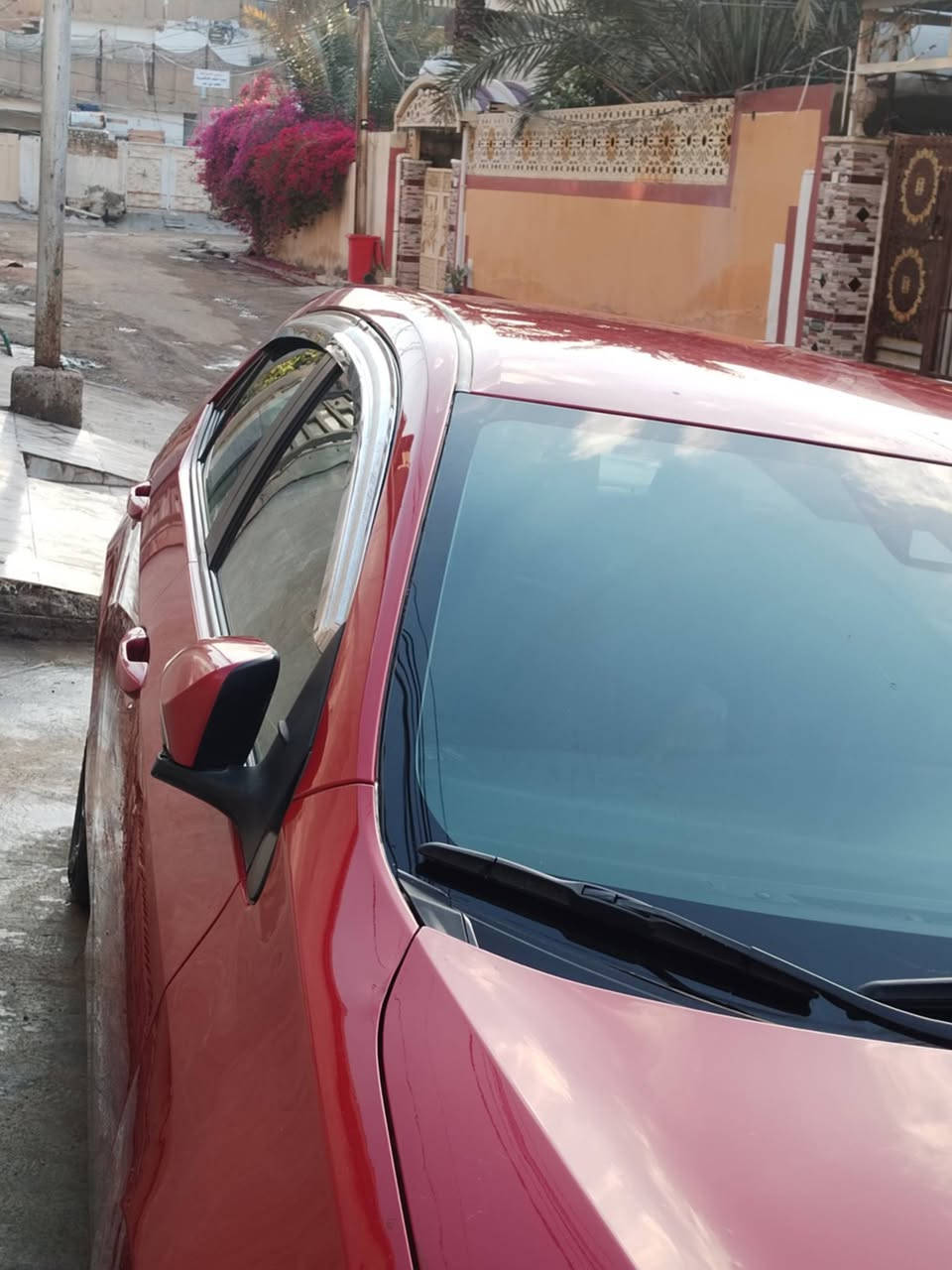 السلام عليكم كورلا موديل 2018 le
وارد امريكي ضرر فقد بنيد بدون شواصي ولا الغود 
سعرها 133 وبيها مجال ***********
 مكان السياره ديالى
