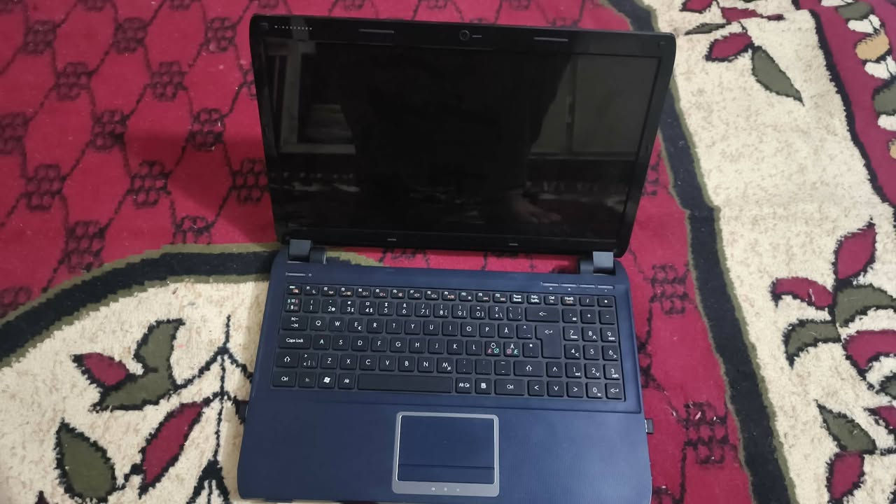 عندي لابتوب للبيع بسعر 110 الف فقط
هارد داخلي 256ssd قابل للتطوير 
رام داخلي 8ram قابل للتطوير 
شاشة حجم 15.6 انج +HD
جيل سادس core i5 وندوز 10 
الملحقات: 
-شاحنة الابتوب الأصلية
-كيبورد من شركة ريد دراكون Redragon RGB موضح بالصورة 
-مع جنطة لابتوب اصلية تحوي عدد كبير من الأغراض 
-يأتي معها رام داخلي 2ram كهدية
-ويد العاب بلوتوث جديدة للهاتف والابتوب 
-مشغل أقراص سي دي من شركة LG موضح بالصورة 
فقط ملاحظة: الابتوب لا يحتوي على بطارية مابيها تعمل مباشرة على الكهرباء 
للتواصل واتس اب وماسنجر موجود على الرقم *********** 
العنوان كربلاء المقدسة طويريج الهندية منطقة السياحي جرف ال بعامر اقرب نقطة دالة على الخريطة اسواق علي جلعوط 
اذا داخل كربلاء نتفق على مكان التقاء وتستلمها من عندي 
شكراً...
