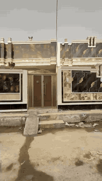 السلام عليكم يتوفر عندي بيوت المساحه 100 متر في منطقه الدسيم قرب حسينيه الشيخ وهاب سعر البيت كلش مناسب 50 مليون يتوفر جميع الخدمات كهرباء مجاري تبليط ارصفه للتواصل واتساب***********
