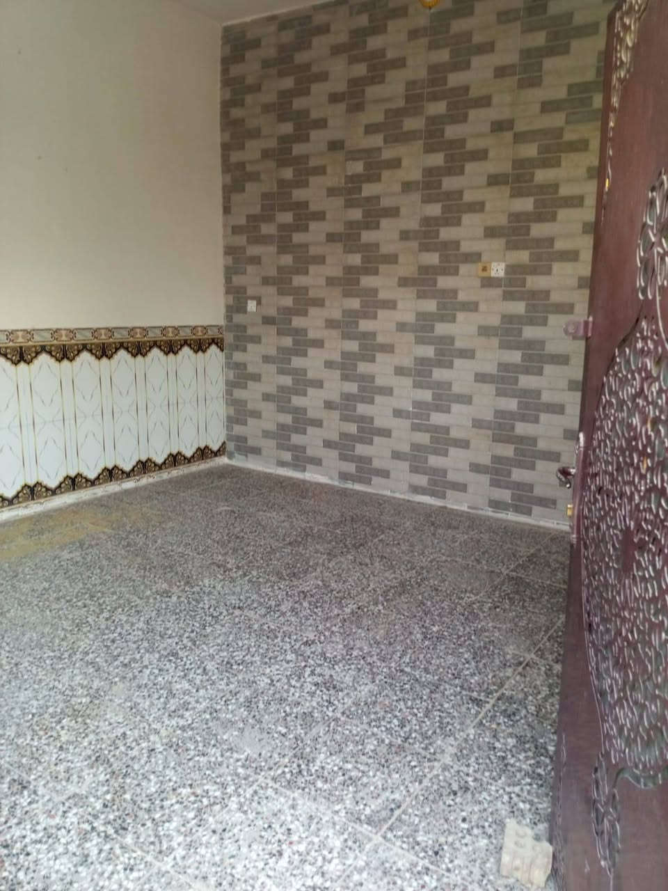 السلام عليكم
بيت للايجار الزعفرانية قرب شارع الجواهري بيت كامل كهرباء مي المساحة  100 م 
التواصل مع صاحب البيت هذا الرقم 
***********
