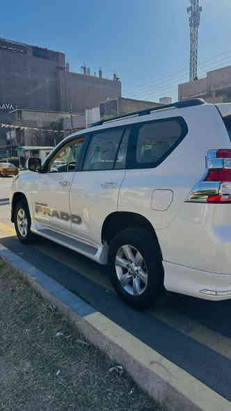 السلام عليكم 
برادو خليجيه VX موديل 2014
معروفه مواصفات VX يعني فووول للاخير فتحه بصمه كشنات جلد تدفئه وتبريد بالكشنات حتى الكشنات الخلفيه كهرباء بيها صبغ جاملغ الامامي الايسر والجاملغ الامامي الايمن وشويه من الباب على كد شبر تقريباً اثر طخه كير ومحرك مكفولات 
صدر جديد طخم تايرات جديد
مكاني بغداد مامتواجد على الفيس تلفوني *********** السعر 295
