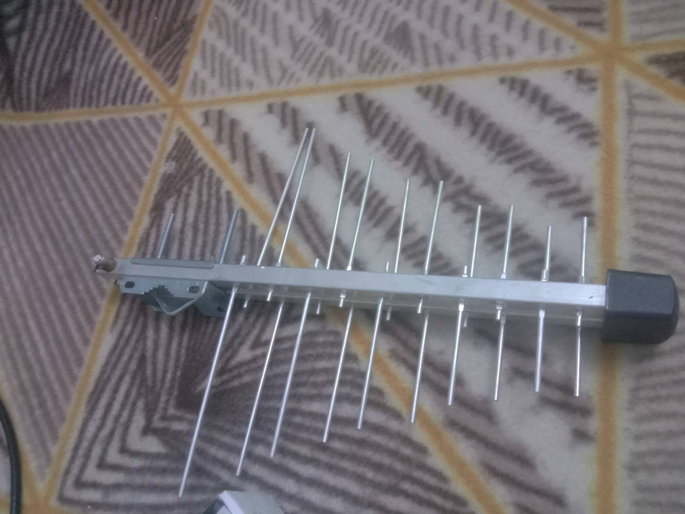 جهاز ستلايت منظومة شبكة الرابعة كامل مع كافة ملحقاتة مع الكارتونة ولاريل ولوايفاي بيع او مراوس
شنو الحالة الفعلية للجهاز؟ بيه أي عطل أو ملاحظة لو شغال تمام؟: 
الجهاز شغال تمام 
المنظومة تشمل شنو بالضبط: الجهاز + الريموت + الأدابتور + الأريال + الكيبل، لو أكو قطع ثانية؟: 
لا ماكو قطع ثانية 
وين موقعك بالعراق حتى أكتب مكان البيع بالضبط للزبائن؟: 
البصرة الجمهورية قرب مكينة الثلج
الاشتراك أو التفعيل شكد مدته؟ وإذا موجود، من متى يبدي بعد الشراء؟: 
مابي اشتراك حالياً بس شغال طبيعي على الانترنت 
السعر نهائي لو قابل للتفاوض؟ وهل تشمل التوصيل أو التركيب؟: 
السعر قابل للتفاوض ولا يوجد توصيل وبدون تنصيب 