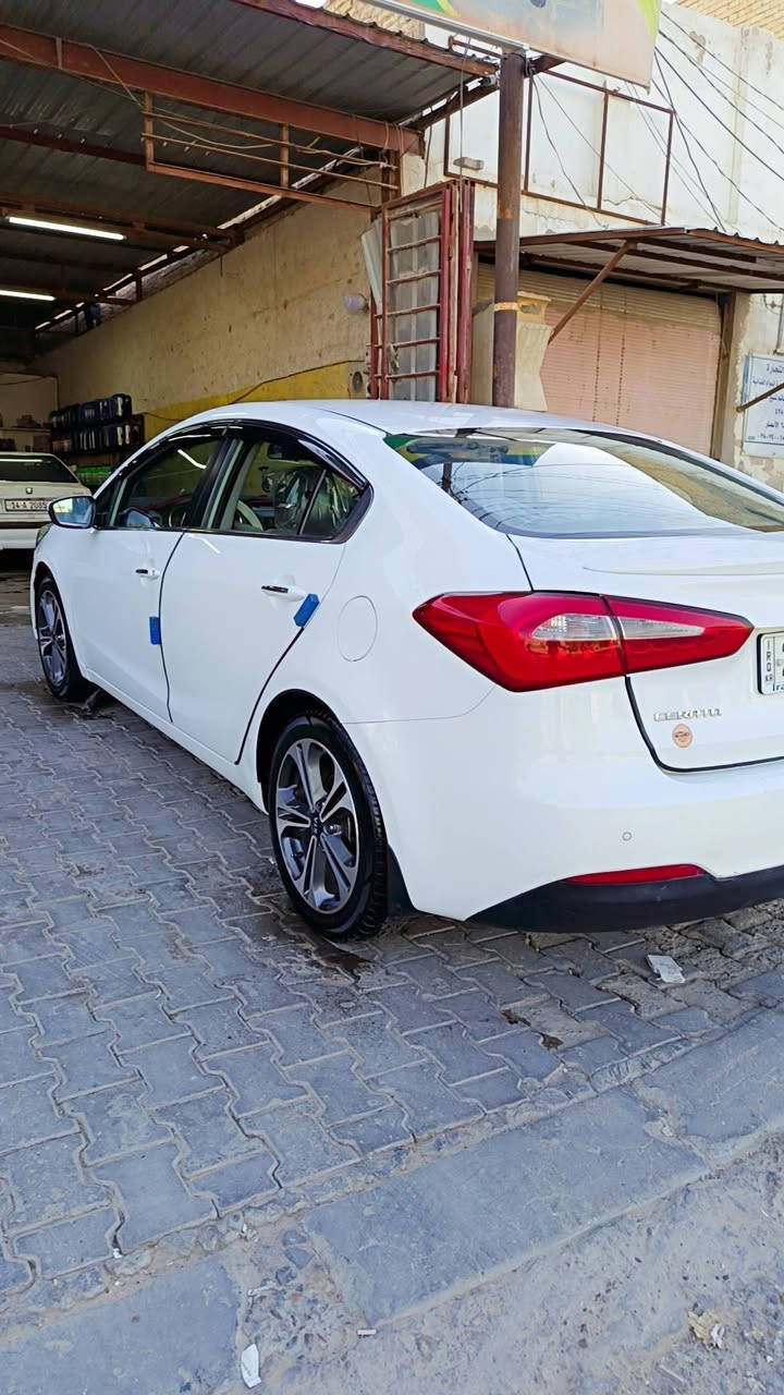 السلام عليكم كيه سيراتو مديل ١٣شكل ١٤ السياره نص فول السياره مكفوله قطرت صبغ مابيها باردات زغار كلش رقم أربيل بسم شركت شراع القمر السعر ١١٥وبيها مجال للشراي مكاني نجف ***********
مواصفات السياره 
لد أمامي خلفي
مثبت سرعه
اشاير بل المري
مري شفط
حساسات
كشن كهرباء
شفتات ستيرن
