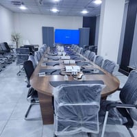 ميز اجتماع + كراسي عدد 30 للبيع لللاستفسار 07727778880