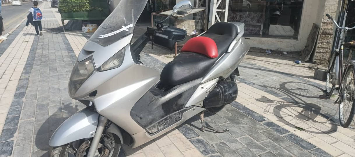 سلفر 600 امريكي لل بيع نضافته كدام عينك
 شلعه تاكل الكاع معدل واصل بيه 170 مكينه مكفوله لاتنقيص ولا تبخير دهن امزويل 10/40 كهربائية مكفوله مصار فتره من بدلة الكلج الخلفي خليت اله اصلي مال تفصيخ وخليت كتف شحن كامل اصلي مال تفصيخ منضومه زنون كامله سعره 150 عيون بومه شديت وكتفاة مال تقويه 
فيت بم شديت اله اصلي ويه دراجه نوزل حتياط اصلي
وياها نوزلات مال مسافات بعيده حتياط لن تعرفون ال 600 تصرف بانزين اني حاط حتياط نوزلات متخليه تصرف من اريد اطلع مسافه بعيده 

السعر 13 وبيه مجال بسيط 

النقص البيه نيكله والكفر اليم القبق مال بانزين ودبلات شويه تعبانه مكاني بغداد الدوره بل نهار وبل ليل بل مواصلات
*********** 
***********
