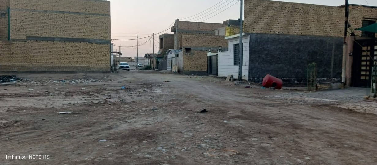سلام عليكم 
قطعة ارض زراعي في منطقة الاسكان الصناعي من تعبر دور سيد حمزه فرع الشركة القديمه موقعه بجانب بيوت الطابو  والفيديو موضح بي العنوان والقطعه  مساحه 100متر... 10×10 ركن 
السعر 10وبيه مجال للاستفسار ***********
