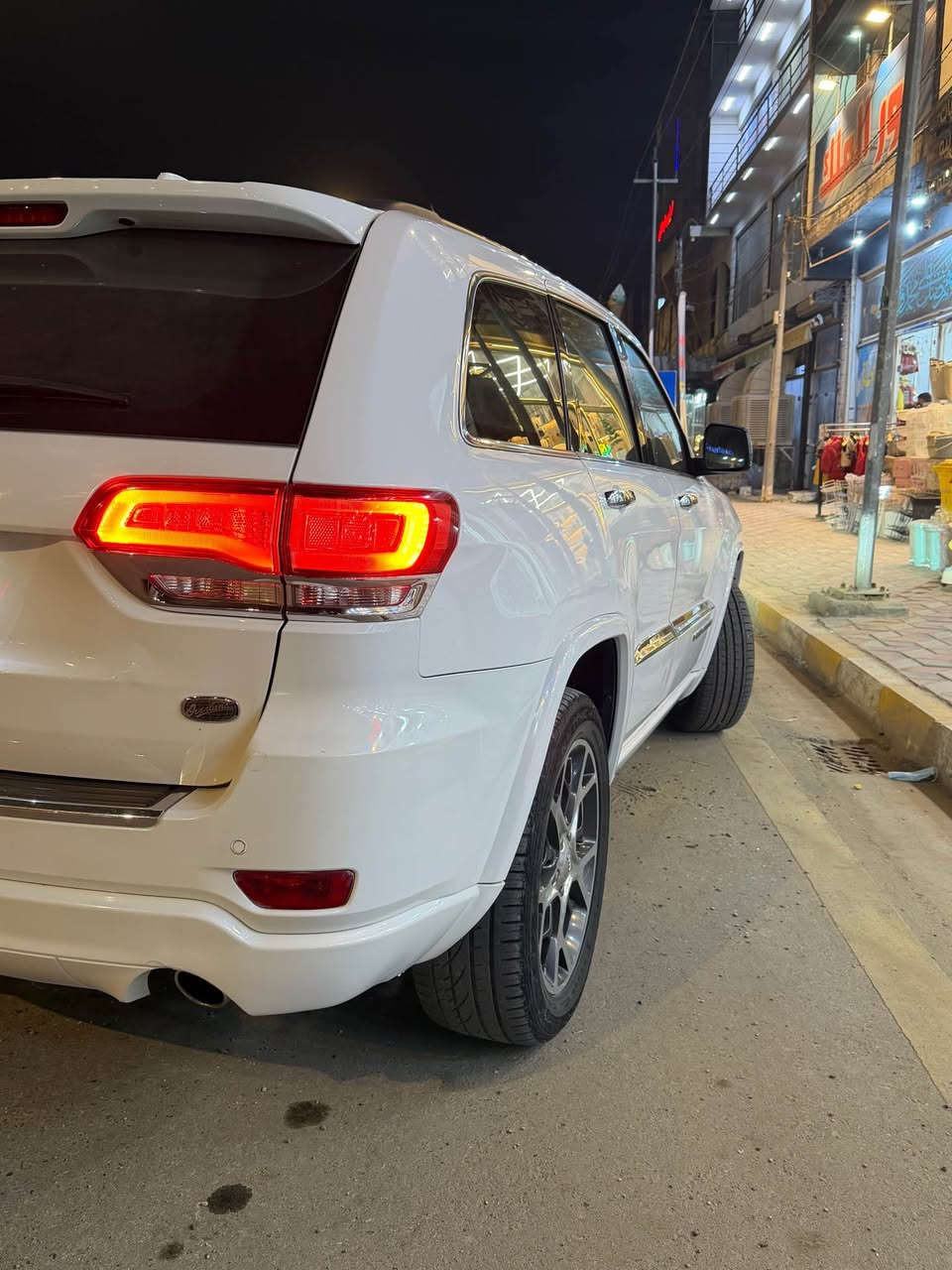 السلام عليكم  للبيع  او المراوس
جيب جراند شيروكي اوفر لاند فول  2019 (خليجي)
مكفوله كفاله عامه  ماشيه86
المكان النجف الاشرف
رقمي***********
 
#المواصفات :
1. رادار . 
2. نظام وقوف السيارة الذكي. (AUTO PARK)
3. تحذير الخروج عن المسار .  
4. نقطة عمياء .
5. دفع رباعي 4x4 . 
6. فرش المقاعد من الجلد . 
7. صفي المقاعد الأمامية كهربائية .
8. ذاكرة لحفظ وضعيات الجلوس . 
9. صفي المقاعد الأمامية مع تدفئة . 
10. صف المقاعد الخلفية مع تدفئة . 
11. ويل قياس 20 انج .
12. مقود السائق كهربائي . 
13. تدفئة ستيرن . 
14. سقف بانوراما .
15. شاشه كبيرة 8.4 انج .
16. نظام الملاحة (GPS) . 
17. نظام خاص للطرق الوعرة . 
18. مصابيح امامية زنون . 
19. المصابيح الأمامية مع LED لايت . 
20. كشافات ضباب بروجكتر زنون . 
21. تشغيل عن بعد .
22. صندوق كهربائي .
23. حساسات أمامية . 
24. حساسات خلفية .
25. كاميرا خلفية .
26. بخاخ ماء لتنظيف المصابيح الامامية .
27. مرايا متحسسه للضوء العالي . 
28. مرايا جانبية قابلة للطي . 
29. بلوتوث تلفون . 
30. محدد سرعة . 
31. نظام تشغيل واطفاء اوتماتيكي للمحرك للتوفير من صرف الوقود . ( Auto Start System ) .
32. نظام بريك اوتماتيكي ( Auto Break System ) .
33.نظام الجوبلس تصعد وتنزل جكات فول 
-------------------- النجف, العراق
