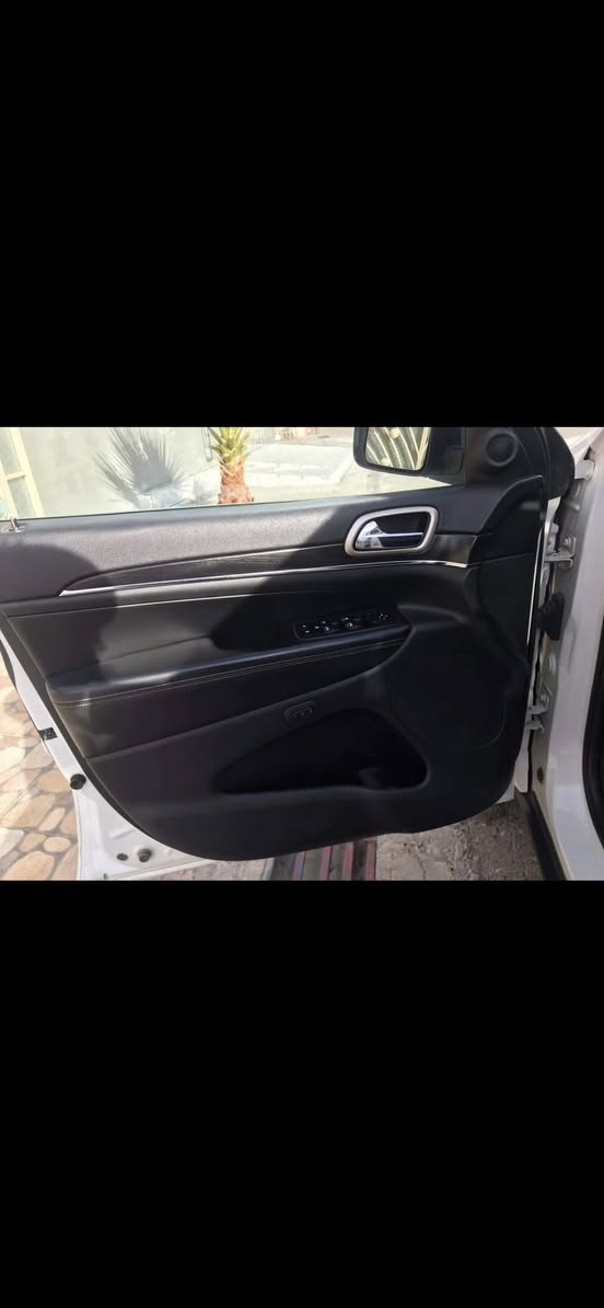 سلام عليكم

جيب 2014 لمتد فول 

جنطه كهرباء 

حساسات خلفيه 

بصمه 

شاشه كبيره 

تبريد شاشه 

دفع رباعي 4*4

كشنات جلد + تبريد + تدفئة 

كشن سايق خزن

فتحة بانوراما

فول تحكم ستيرن 

مثبت سرعه 

لايت زنون + عدسه

كشنات امامي كهربائي 

كامره خلفيه 

ماشيه 136 الف مايل 

فول بعد بيه هواي موصفات 

مكينه بشرط كير كذالك 

مناقصه برغي 

رقم اربيل بسمي 
 
 سيارا كلين بس بي تعديل بارد  جاملاغ امامي بگد أربع أصابع  فقط 

مكان كركوك

السعر 240 ورقه وبيه مجال 

*********** غير متواجد على الفيس فقط اتصال ☎️
