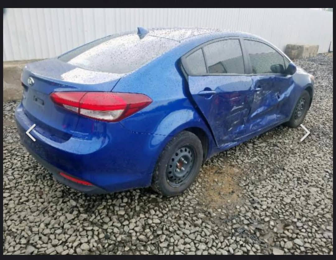 كيه فورتي موديل ١٨ وارد امريكي بااسمي بيها منضومه زنون  صوره الحادث مرفقه بالمنشور بيه محرك جديد مكفول يراد تخم تاير وبيه اذان وحده موزينه وبيه بوربرن واحد امامي توه بادي بي صوةويده باب خلفي  السعر 120 وبيها مجال اي تفاصيل اتصل وات ساب ***********
