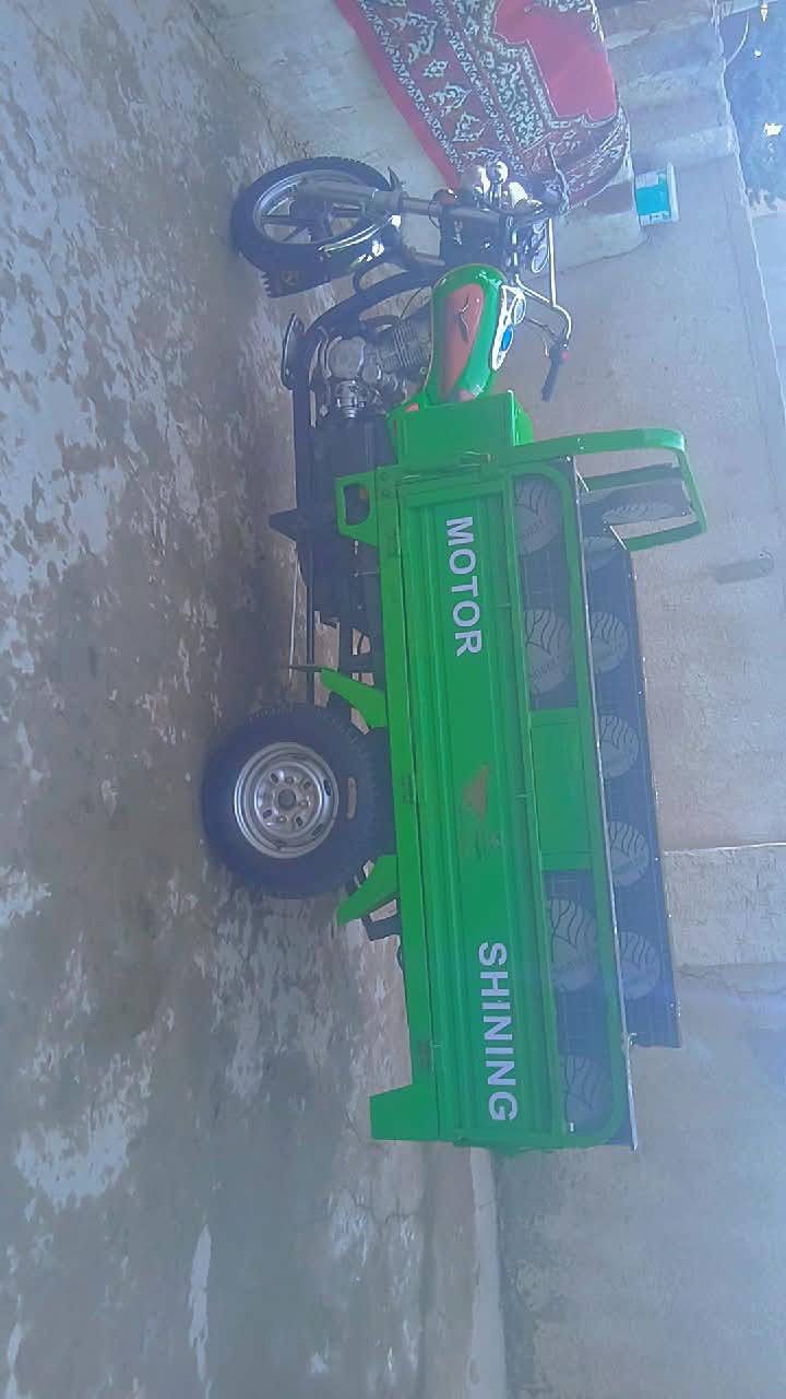 سلام عليكم شباب ستوتة صقر موديل 2019 للبيع عنواني بغداد الامين قرب حسينية محسن الحكيم السعر مليون 800 سعر 1800 وبيهة مجال رقم الهاتف ***********بي واتساب
