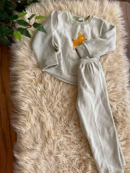 ملابس اطفال بناتي للبيع
السلام عليكم ورحمة الله 
ملابس اطفال بناتي للبيع من عمر سنة ونصف الى عمر 6 - 7 سنوات 

سعر قطعه 7 سبعتالاف 
متوفر توصيل كافة انحاء البصرة 

الحجز عبر وتساب فقط 
تواصل للحجز عبر وتساب : ***********
