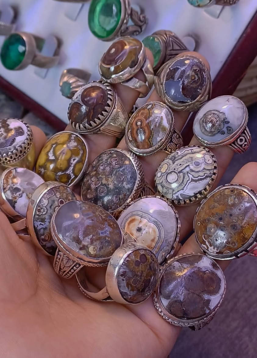 🔥✨ الئ عشاق النوادر، جبنالكم صيدة ما تتفوّت! 🧿💎
​للي يدوّر الكشخة والهيبة واللي يقدرون الحجر الأصلي.. جبنالكم تشكيلة تفتح النفس من العقيق اليماني الداودي الفاخر! 💍👑
​مجموعة متكونة ب اكثر  مث خاتم واحد كل وحدة بيهم تكول 
للثانية أني أجمل منج ، وشايلة جمال ما ينوصف! 😍👌
​شوفوا شبيها هالمجموعة الزينة: 👇
​✨ عيون ربانية تسحر: 🧿 كل خرزة بيها عيون وتفاصيل ربانية مميزة ونادرة، تميزهاء عن غيرها رسمات تاخذ العقل وترد الروح، وتجبر الخاطر من صدك! 🥹✨
✨ أشكال ولا أروع: 💠 تنوع بالأشكال يرضي كل الأذواق، شغل مصقول صح ومتعوب عليه حتى يناسب ذوقكم الصعب! 💯🔥
👑✨ ​يا جماعة الخير، النوادر ما يبقى منها شئ ، والعقيق اليماني الداودي ب هذا الجمال و النادرة مو كل يوم يتحصل! 🏃‍♂️💨
تلبسها وتكشخ بيها، هيبة وجمال وتفاصيل تلفت الأنظار! 🌟💎
​📩 لحّگ على قطعتك وتميز بين ربعك.. للحجز والاستفسار راسلنا عالخاص، وما يكون خاطرك إلا طيب! 👇📲💬
https://wa.me/9647719456977


**إذا كنت صاحب هذا الإعلان وتريد حذفه لأي سبب، رجاءا أرسل رسالة إلى الدعم الفني**