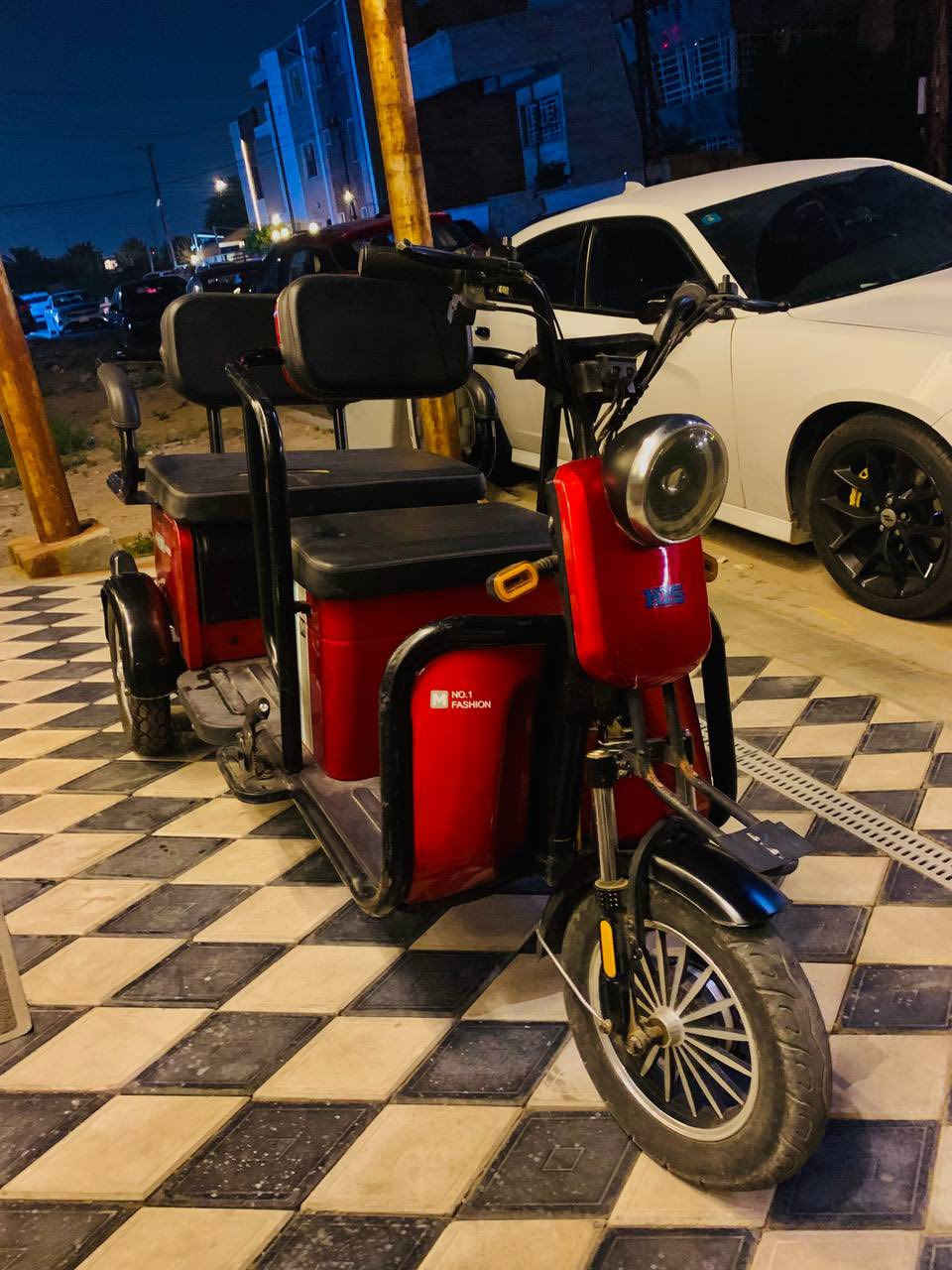 دراجه ثلاث عجلات  ثلاث مقاعد
خمس بطاريات موديل 2024
تحمل وزن 200kg
دبلات هايدروليك 
اضاءه LED
متعددة الاستخدامات يتحول المقعد الخلفي إلى مخزن واسع 
تحتوي على ثلاث سرعات 
بريك امامي خلفي 
تأتي بنظام ال D و R
مع شاشه ديجيتال 
مع بريك بجانب القدم
مع سايد بريك 
سعر 700 ألف دينار
للاستفسار: ***********
المكان: بغداد حي الجهاد
