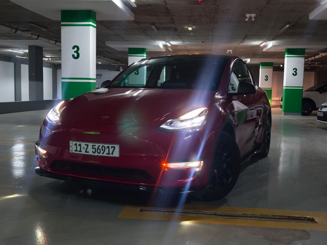 السلام عليكم 
Tesla model y long range dual motor
تيسلا مودل Y دبل ماطور  لونك رينج
السيارة اونلاين 
عداد 50 الف كيلو
جميع ايرباكات السيارة سليمة 
الموديل 2023
عدد المقاعد 5 راكب
اللون الخارجي احمر
موصفات Y معروفه
• تقطع بالشحنة 500/530 كيلو 

• نظام دفع كلي
• سقف بانوراما زجاج
• شاشة كبيرة حجم 15 بوصة
• كاميرا خلفية
• حساسات خلفية
• كاميرا امامية
• حساسات اماميه
• كاميرا جانبيه 
• كراسي كهرباء
• كراسي تدفئة
• غرفة جلد مميزة لون اسود
• رادار امامي
• رادار خلفي
• رادار جانبي
• مانع تصادم
• محدد مسار
• كاميرات عدد 8 
• حساسات جانبيه
• مثبت سرعة
• كاميرات محيطيه 360° 
• تحكم بالسياره عن طريق الشاشة
• نظام قيادة آلية Auto Pilot
• عداد ديجيتال
• تشغيل تلقائي
• نظام قيادة ذاتية Full Self drive
• نظام (RCTA) للتنبيه عند الرجوع للخلف
• نظام (RSA) لكشف لافتات السرعه للطريق
• نظام (PSC) الرادار الذكي لمنع الاصطدام 
• نظام (LTA) لتحديد المسار على الطريق
• تشغيل عن بعد
• الدخول الذكي
• نظام ترفيهي كامل متكامل يحتوي على ( YouTube / WhatsApp / Tik Tok / Netflix)
• Wifi
• GPS
• MAPS
• Bluetooth
• AUX
• USB
• أوامر صوتية voice commands
• جنط قياس 20
• اضوية امامية LED
• اضوية خلفية LED
• كشافات ضباب LED
• إنارة امامية زنون Full LED
• إنارة امامية Auto 
• ميموري ديجيتال
• نظام محاكة ذاتي للسياره من الخارج
• تبريد خلفي 

الأضافات: 
لحية امامية 
حاجب بلوجكتر 
دوسات جانبية 
مري كاربون فايبر 
سبويلر صنوق 
دفيوزر
داخل كاربون فايبر 
سكوب مثلثات جامة 
فچوج برمبو ضوئية 
ترحيب ضوئي لوكو تسلا
تطعيمات الدركة كاربون فايبر 
الخ...
مكان السياره بغدد
السعر: 18.500$
للأستفسار: ***********
