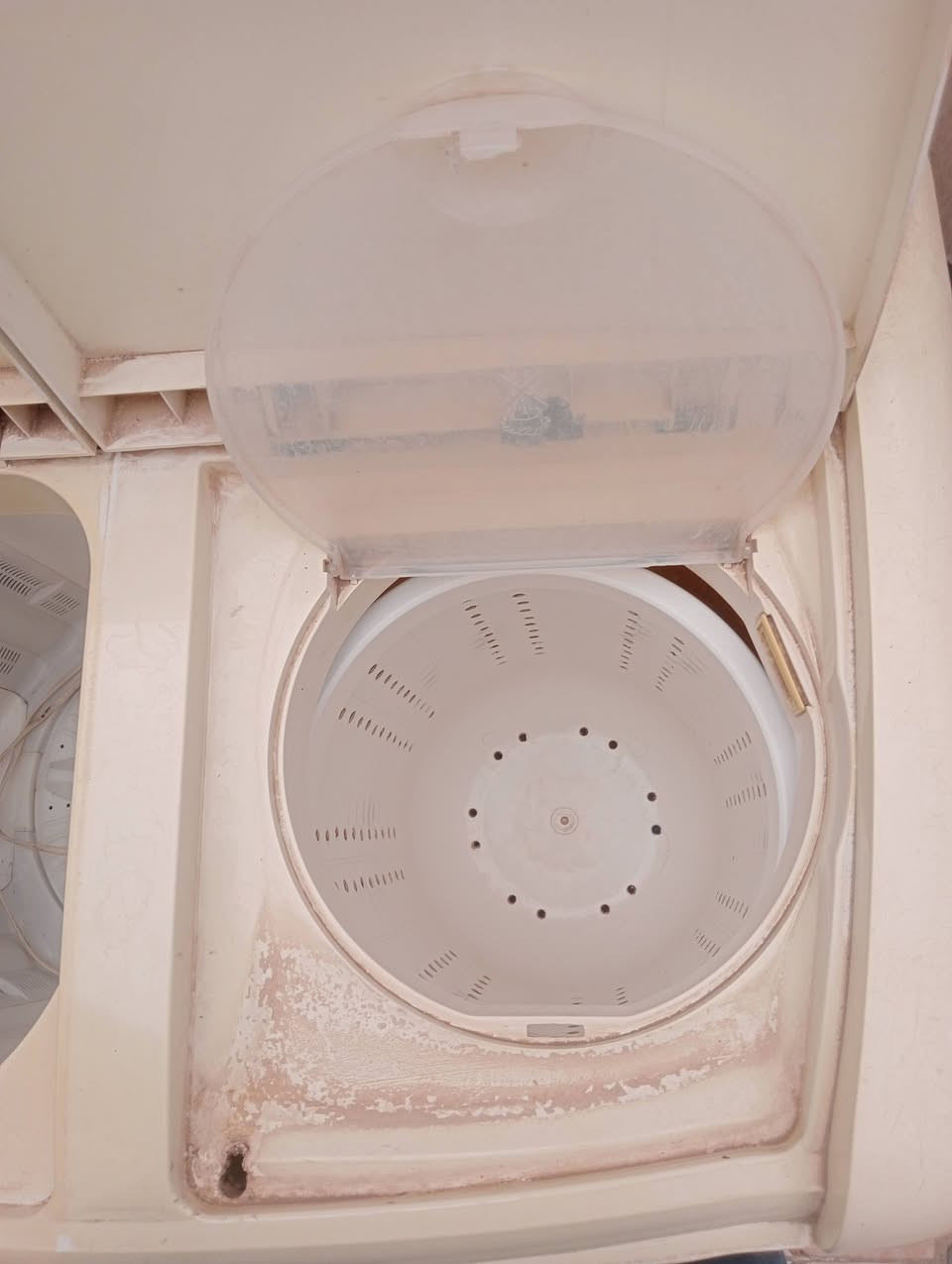 سلام عليكم
غساله للبيع 18 (كيلو).  
شرط الشغل غسل وتجفيف. السعر (50)وبيها مجال بسيط.. 
مكاني ناصريه سديناويه. 
رقمي /***********
