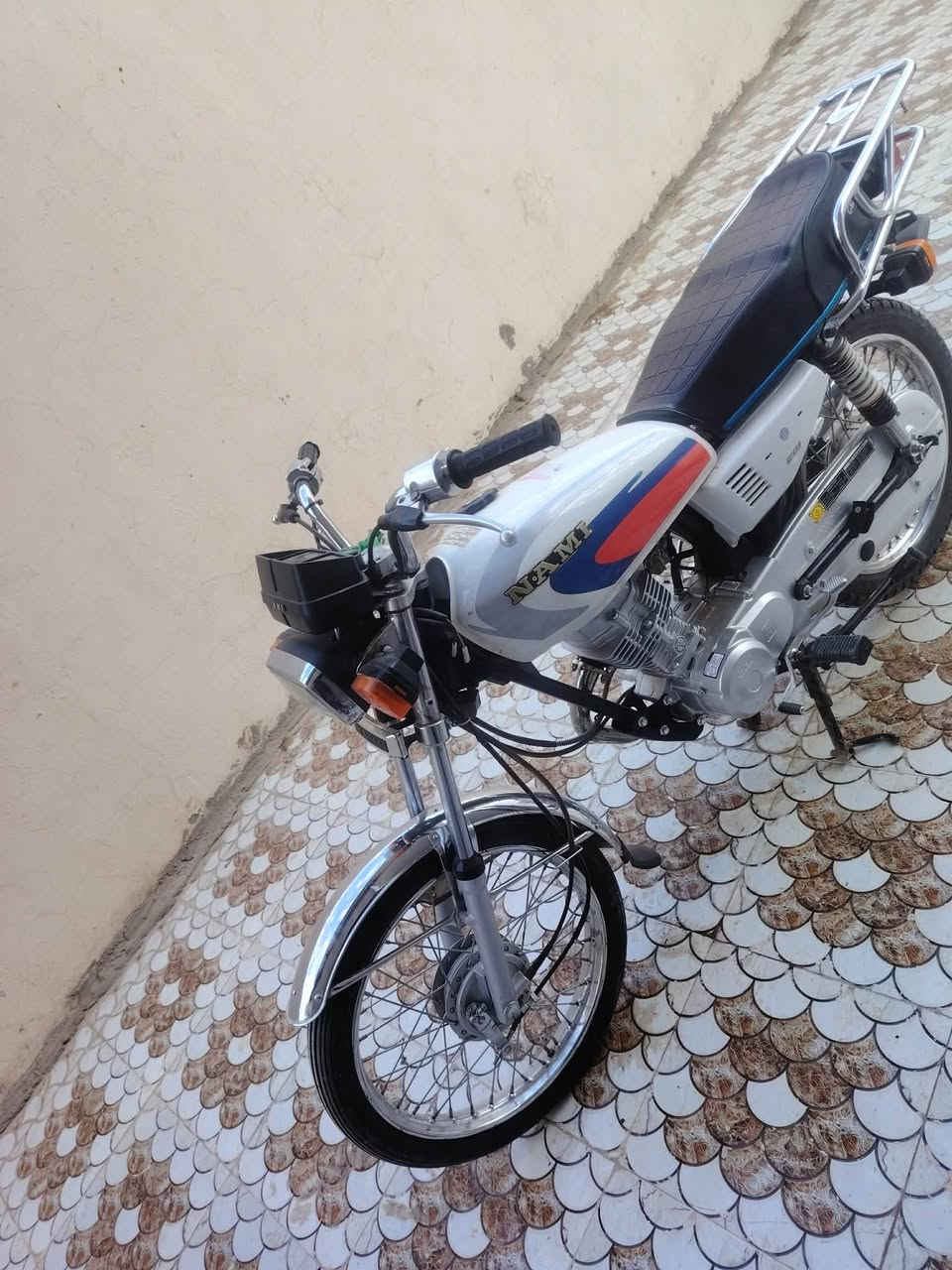 السلام عليكم ناما شلامجه جديد بعده تجي شوفت عينك مكينه جديده شاصي 15ناما  تجي تفحص علئ راحتك اوراق كامله أصولي مكاني ديوانية حي الجامعه متواجد فيس ورقم ***********
