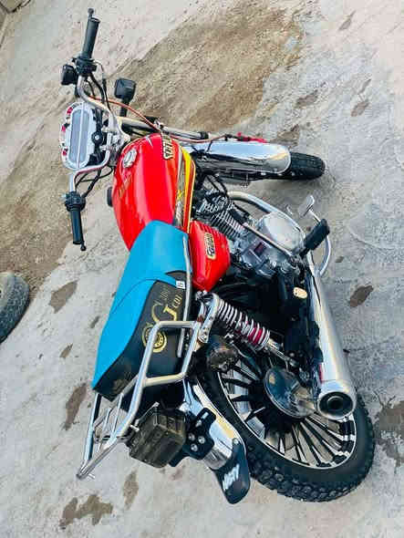 سلام عليكم ،
دراجه سيفان سونك للبيع .
المواصفات ،
1- دشبول لمس 
2- موديل 2024 شهر 9 يعني صارلها اقل السنه بالشارع
3- الشكل الحديث 
4- محرك 200cc
5- كهربائيات كلها شغاله 
6- الدرجه مكفوله كفاله عامه 
7- الون احمر 
8-رقم الهاتف بوتساب
9-📞📞***********
اوراق كاملة السعر 900 وبي مجال
