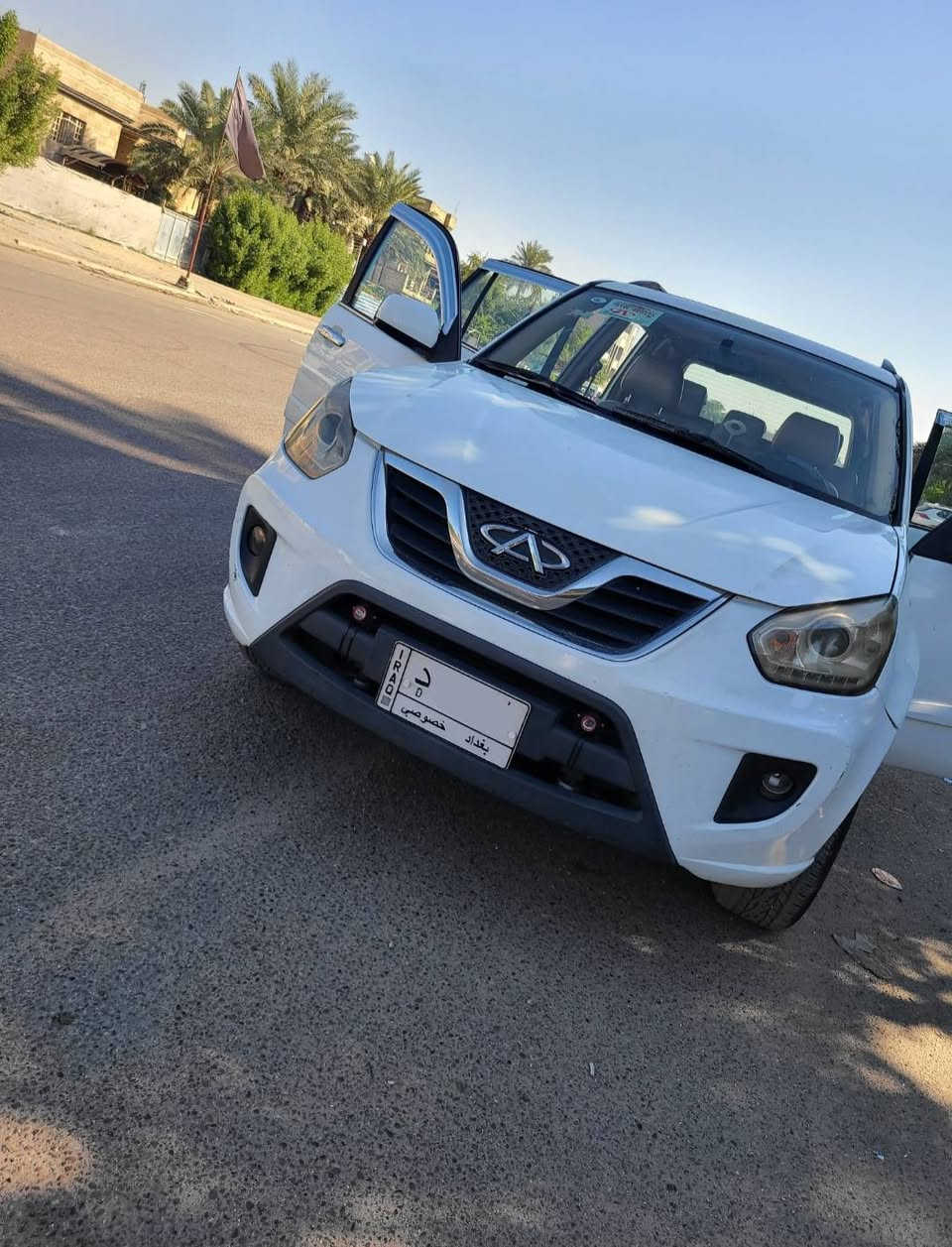 السلام عليكم

* تيكو موديل 2012 
* ماشية 133 الف كيلومتر 
* محرك 1800 
* بدون صبغ - باتري جديد - تايرات برجيستون
* محرك بدلته على ايدي زيرو شادة وعندي الوصل مالته ماشي عليه قليل
* المكان بغداد البياع

السعر 63 ورقة وبيها مجال

الهاتف

***********                واتساب
