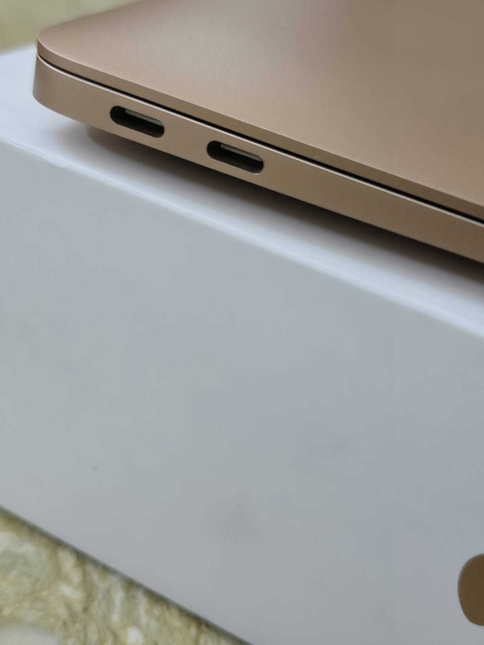 MacBook Air M1
المعالج: M1

​الذاكرة العشوائية (RAM): [ 8 كيكا]

​الهارد : SSD 256GB

​صحة البطارية: [ 97% ]

عدد دورات الشحن ( 23 ) دورة شحن فقط

كيبورد ضوئي عربي انكليزي ليزري بلادي 

​النظافة: أخو الجديد، مستخدم شي قليل كلش 

​📌 الملحقات:  الشاحنة الأصلية ، والكارتونة  

💰 السعر: [ 750,000 ] دينار عراقي 

​📍 المكان: بغداد / حي الجهاد تجي من الباب تاخذة

📞 للتواصل  ***********

