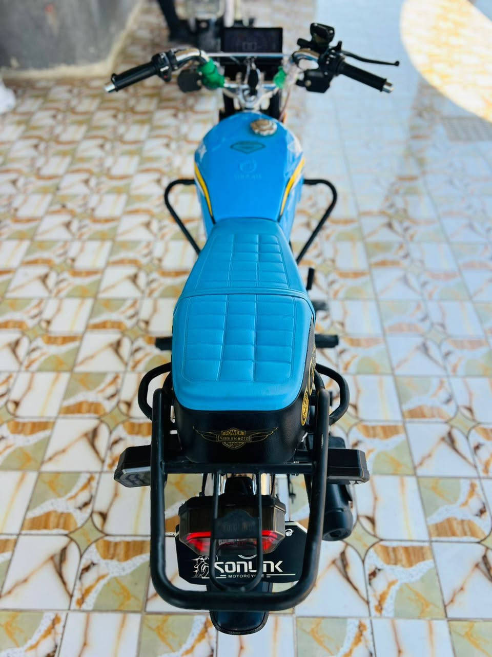 سلام عليكم للبيع ضاغطه وسنجيل موديل 2025 كفاله عامه ما ماشيه مكان واسط عزيزيه سعر خاص ***********
