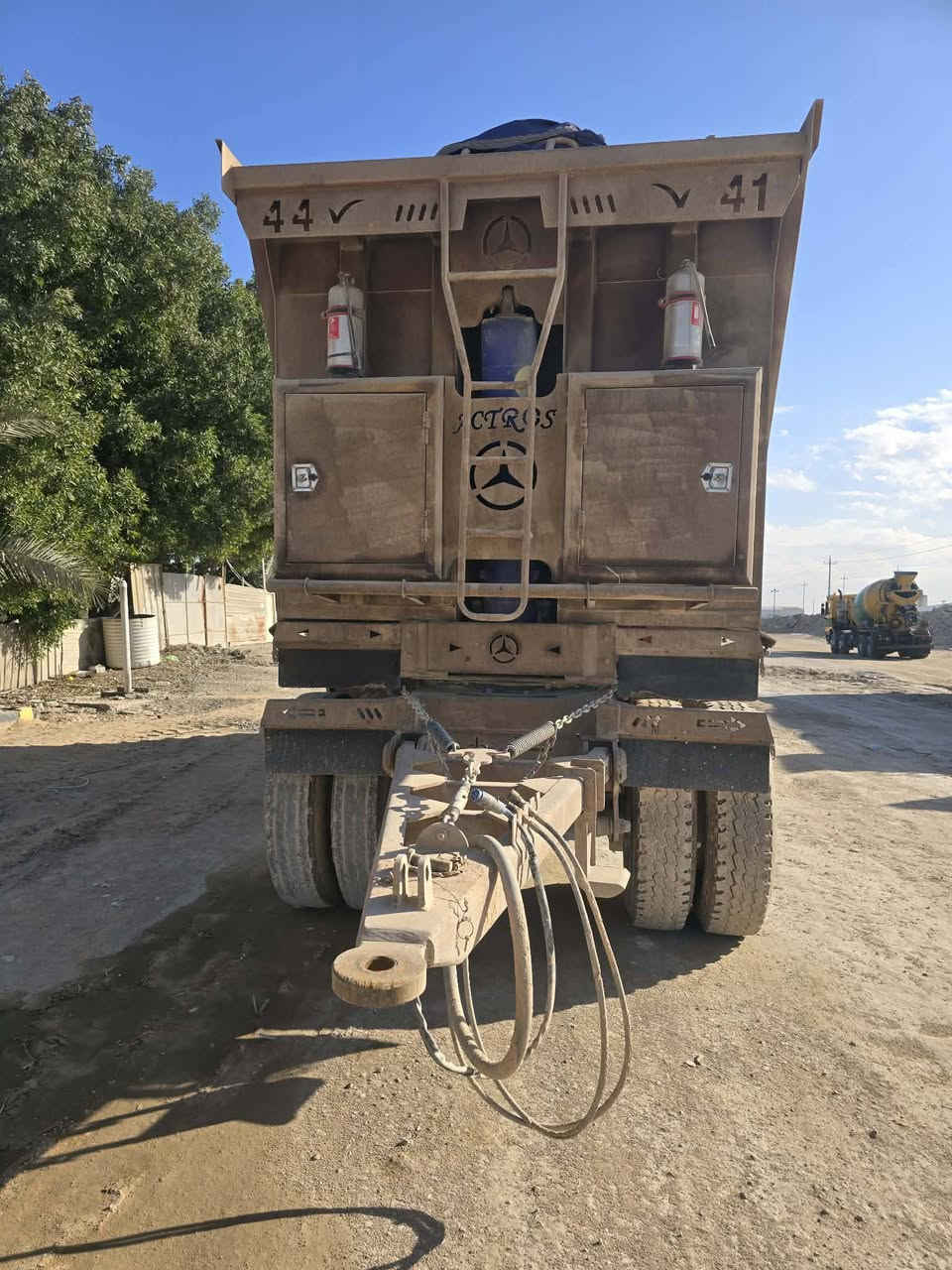 مقطوره للبيع
السعر دفترين وربع (225$) وبيه مجال 
كاعيه 8 ملم 
شريط 12 ملم
اصفاح 6 ملم
الباب 6 ملم
طوله 7.5 متر
مشتغله قليل وجاهزه للشغل
للاستفسار/
***********
العنوان/ كربلاء المقدسه
