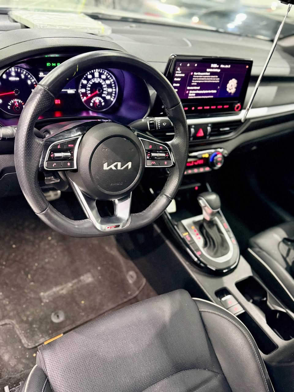 كيا فورتي موديل 2024
 🇺🇸🇺🇸GT LINE
محرك 2000 دوش
فوووووووول الفوووووول
كشنات حار وبارد وجلد 🔥تبريد قطعتين 
رادار امامي وخلفي +تحديد مسار 
سماعات هامرمن كاردن 
تبريد قطعتين 
تشغيل عن بعد 
سلايد روف 
ماشية 8000 ميل فقط
ايربكات سليمة 
حادثها بنيد وتعديل بسيط بالجاملغ 
السيارة بدون رقم 👍🏻
تترقم شمالي فقط 
السعر من الاخير 
 من الاخير 182$
الشراي يتصل ويتدلل
مكان السيارة اربيل 
***********☎️
***********☎️
#فورتي 
#Kia
#كيا
#ياسرالعلاف
#العراق أربيل, العراق
