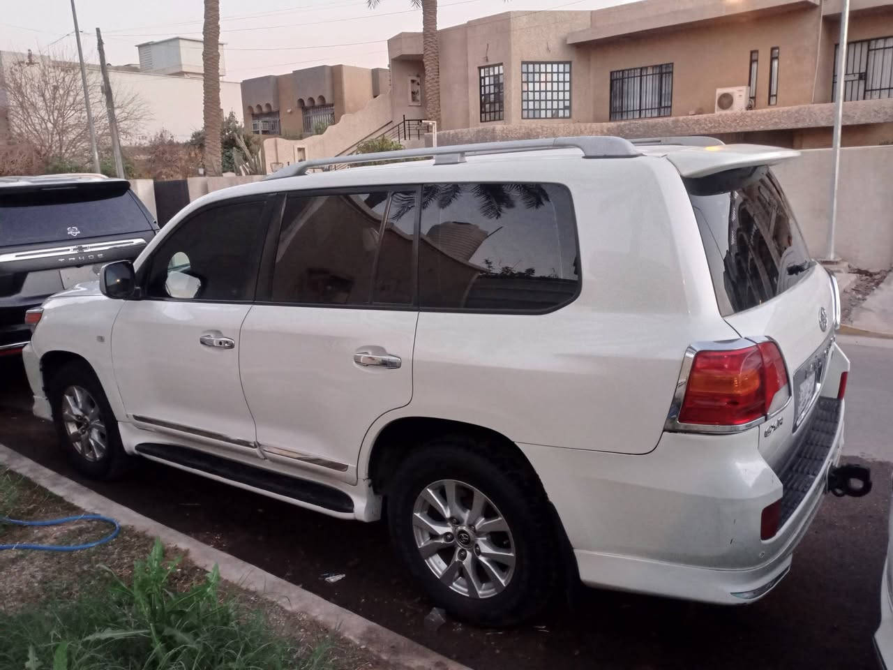 للبيع لاندكروز  ادوات بانزين ا موديل 2010 محدثة 2014 8 سلندر سيارة نظيفه جدا داخل مخمل صدر تخم تاير كامله بدون نقص سعر 200 و بيه مجال
اتصال
***********
