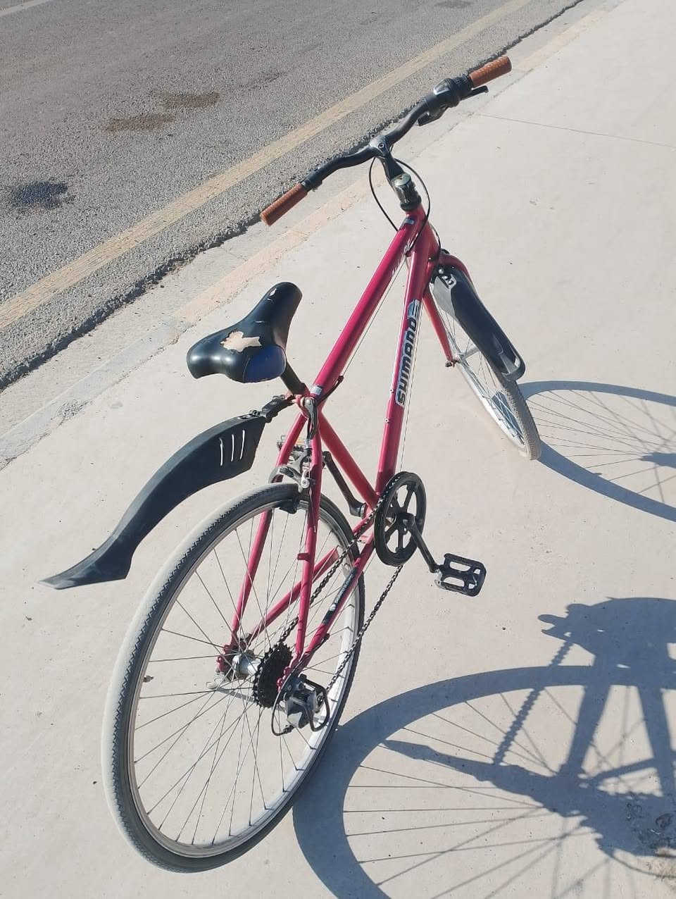 السلام عليكم للبيع بايسكل مال باله اصلي من شركه شامون كلو شغال ومابيه اي عواج بل وياله كير وبريكات كلو شغال وشركه السعر 90 مكاني موصل الجديده رقمي ***********وبيه وتساب هم
