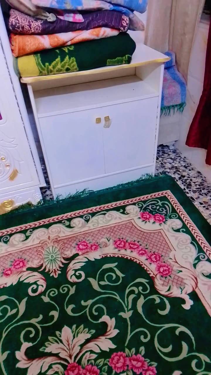 غرفه خشب عراقي تصميم تركي مستعمل قليل ضررهه مرايه الزاويه سعره 500وبيهه مجال مكان بغداد حي النصر رقم هاتف ***********
