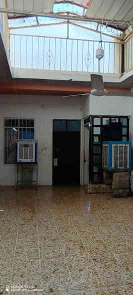 سلام عليكم 
دار شرقي للايجار في حي التأميم الجانب الايسر المساحة 150م يحوي غرفتين نوم واستقبال مع الخدمات وهول داخلي 
الدار كاشي وسقوف ثانوية 
بدل الايجار 300 الف 
للتواصل ***********
