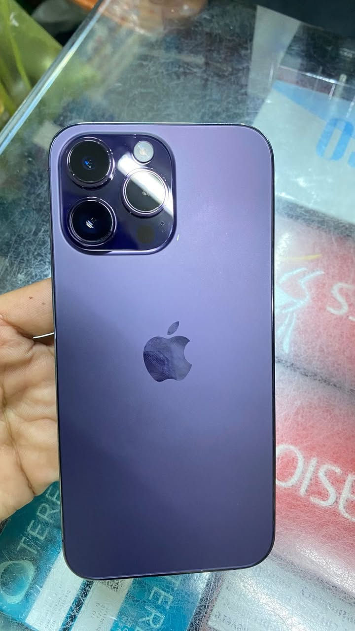 السلام عليكم 14 برو ماكس 
ذ 256
بطاريه 85
مبدل بس شاشه نوعيه زينه بس مو وكاله
كلشي شغال فيس إيدي سماعات كله شغال
السعر مليون وبي مجال بسيط كلش
مكاني بغداد 
رقم ***********
