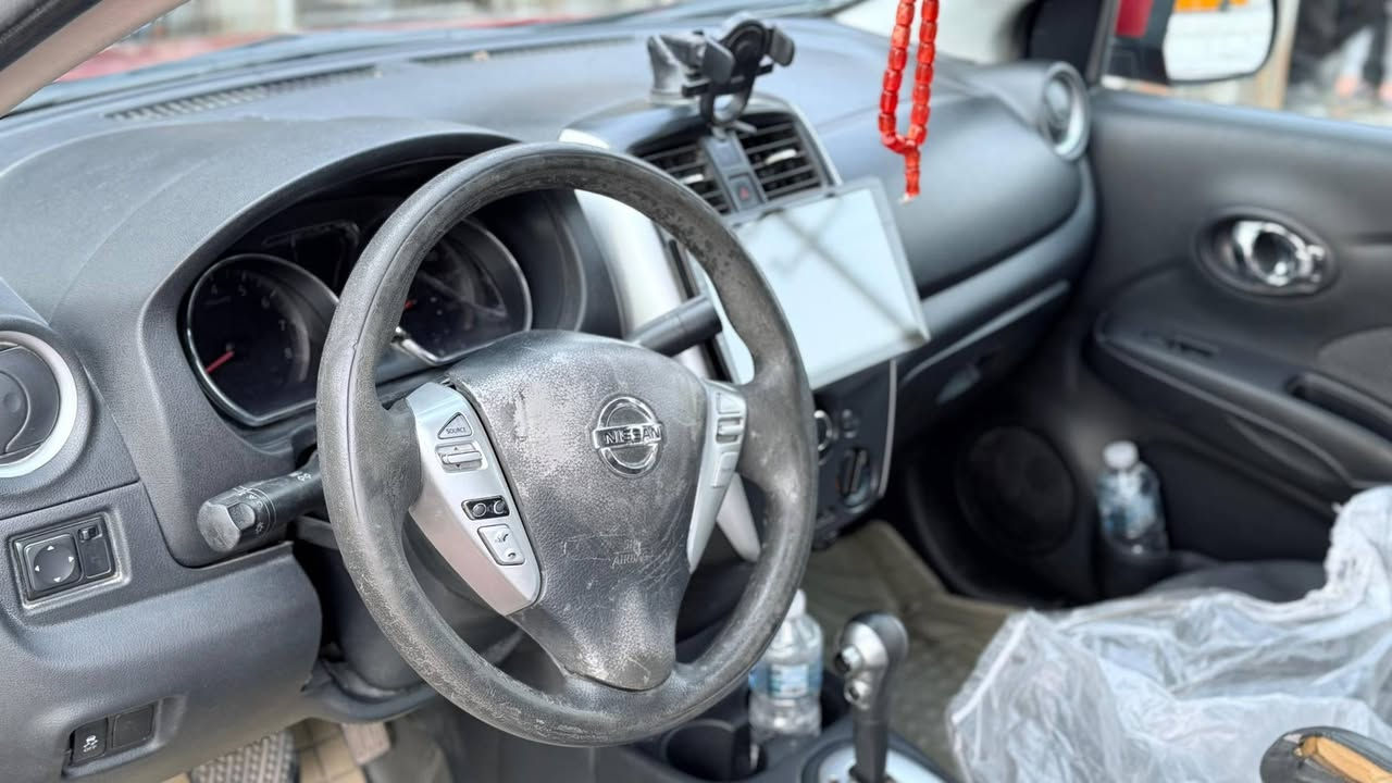 نيسان فيرسا 2015
السياره مصبوغه عام اثر حادث امامي بدون دواخل 
رقم بغداد باسمي شرط التحويل 
كير مكينه لوك وعلفحص 
تخم تاير 
ماشيه 100
سعرها 75 بيها شي بسيط 
مكاني بغداد التاجي 
***********

مكاني التاجي
