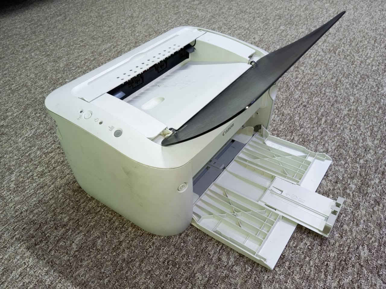 السلام عليكم
طابعة كانون للبيع 
نظيفة وجاهزة ..واي فاي 
تطبع من الموبايل 
Canon lbp 6030w
WiFi
السعر 110 الف 
بغداد / حي الجهاد
***********
