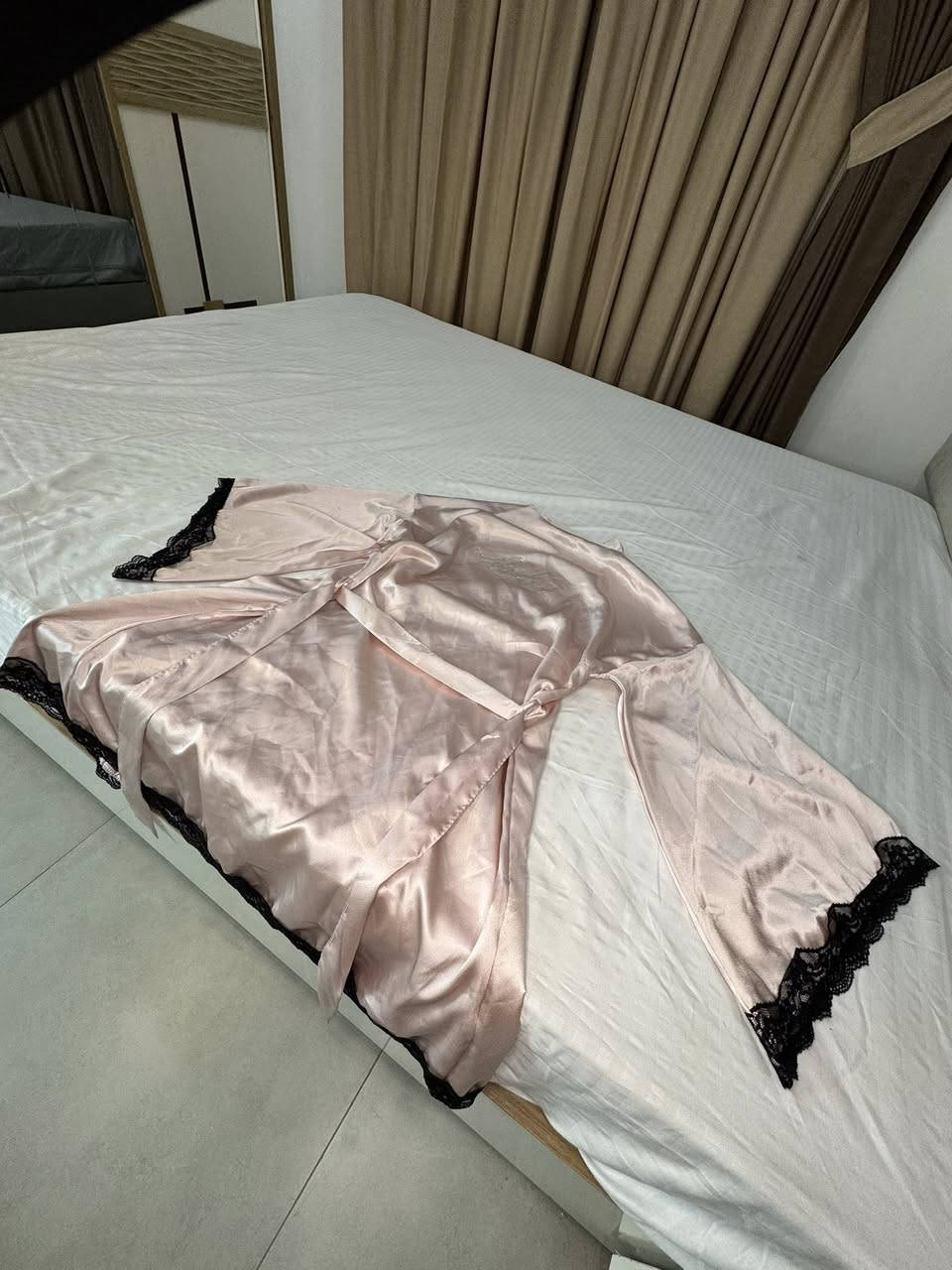 ✨ ملابس نسائية مستخدمة للبيع ✨

عندي مجموعة ملابس نسائية بحالة ممتازة جدًا، لبس خفيف ونظيفة 👌  
تشمل (فساتين / قمصان نوم / بديات  / بناطيل)

📏 المقاسات: (S / M / L)  
💰 الأسعار: مناسبة وقابلة للنقاش  

📍 الموقع: بغداد  
🚚 التوصيل متوفر داخل بغداد  

📩 للحجز أو الاستفسار مراسلة خاص


**إذا كنت صاحب هذا الإعلان وتريد حذفه لأي سبب، رجاءا أرسل رسالة إلى الدعم الفني**