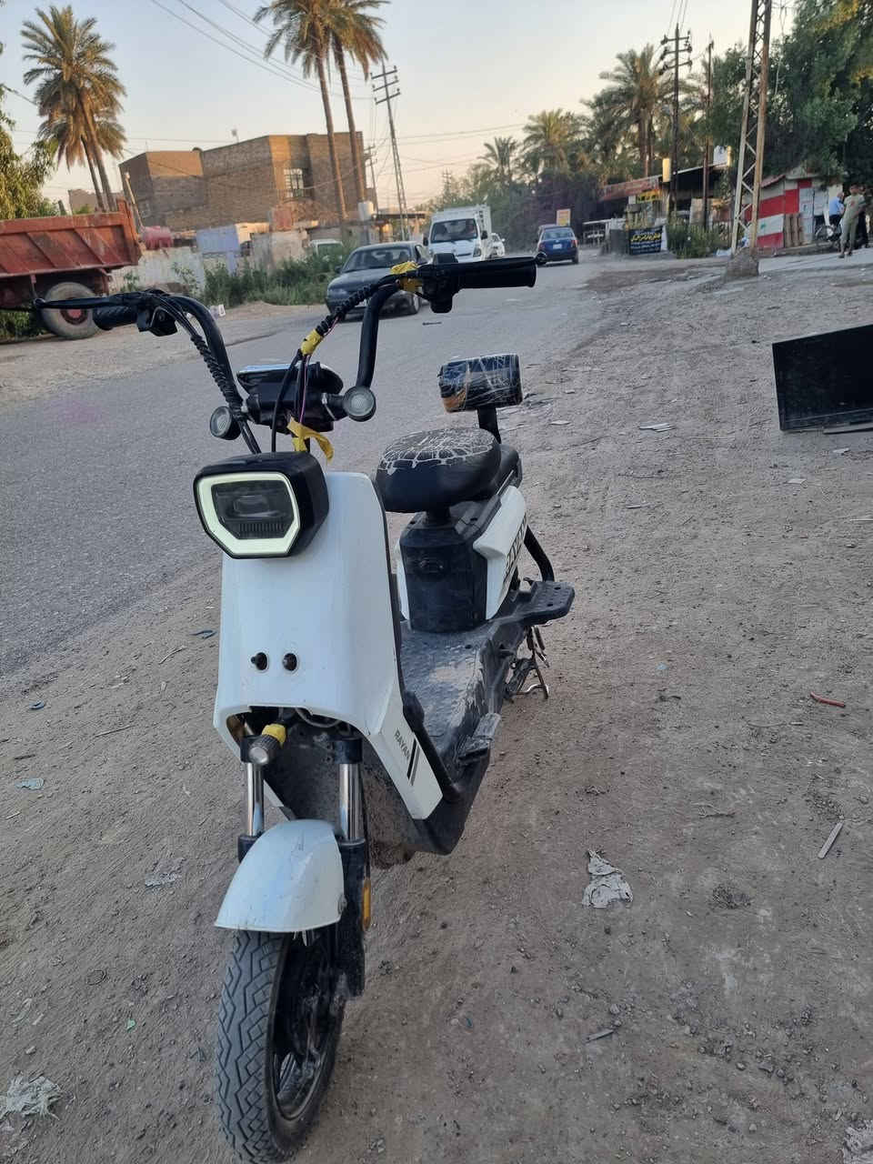 دراجه شحن البيع 
السعر ١٣٠ 
عنونها بعقوبه باب الدرب قرب سواق الشمري 
رقم الهاتف ***********
