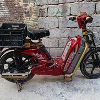 متاح دراجه نسر الذهبي بطارياته تعبانه ب 175 مكان سكنيه 07842727437