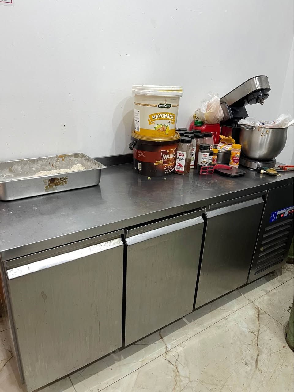 3 Large Sections: Plenty of room for GN pans, beverages, or bulk ingredients.

Digital Temp Control: Easy-to-read front display to monitor cooling. أربيل, العراق


**إذا كنت صاحب هذا الإعلان وتريد حذفه لأي سبب، رجاءا أرسل رسالة إلى الدعم الفني**