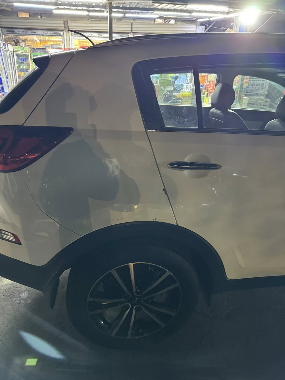 السلام عليكم 
اسبورتج خليجي ٢٠١٧ محرك ٢٤٠٠ دوش 
سياره مكفوله كفاله عامه محرك وكلشي صدر جديد سياره فول فتحه تحكم استيرن 
سياره بيه بارد بجاملغ الخلفي وراجع بارد 
مكان سياره حي اور 
سعر ١٧٠ وبيه مجال حك جيه 
***********
