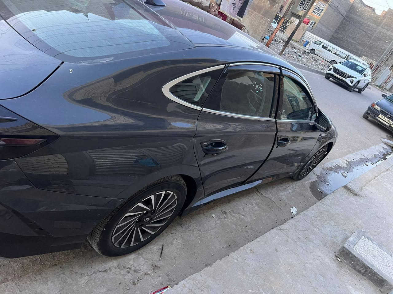 سلام عليكم للبيع سوناتا 2025هايبردامريكي 
رقم بغداد  ماشية 17 فول مواصفات ماعدا الفتحة حادثها جاملغ خلفي مثل ماموضح بالصور التحويل مباشر ثاني يوم بسمي 
السعر 195 وبيها مجال 
 العنوان بغداد العبيدي حي الرئاسة شارع 20 
للاستفسار الاتصال على الرقم ***********
