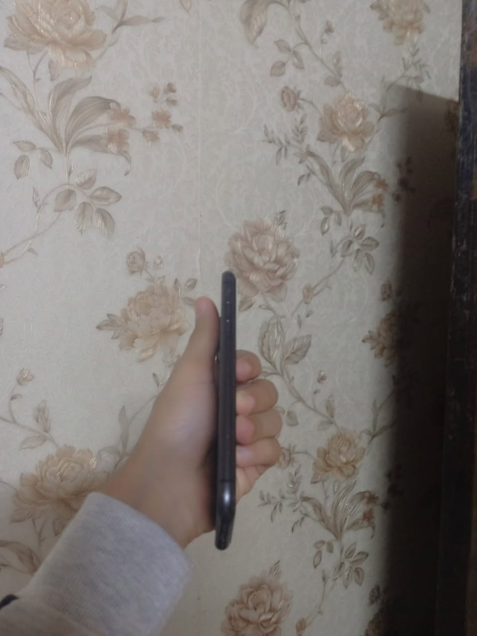 سلام عليكم ايفون ١١عادي ذاكره ١٢٨ جهاز وتر مفتوح يعني مستبدل اي قطعه جهاز علئ وضع شركه وبالنسبه لنضافه انضف من الصور زلغ ما بس  بيع فقط سعر ٢٨٠الف رقمي ***********
