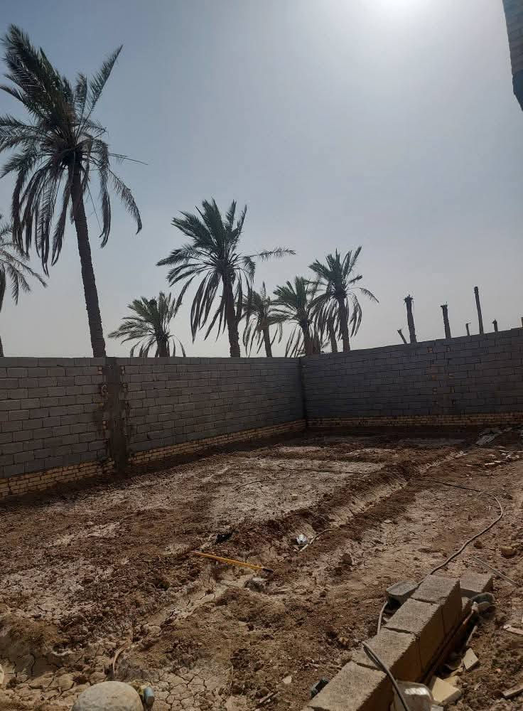 دار  للبيع في الناصريه طابقين بناء حديث( ٢٠٢٥-٢٠٢٤)
مساحته( ٦٠٠ متر) 
واجهه (١٧/٥×٣٥ م) 
طابو اسهم _الشارع السياحي _ بين مدرسه الواثق وفلكه الدله _ شارع الرسول الاعظم (صلى الله عليه وآله وسلم) 
المشتملات: 
الطابق الاول: 
١- استقبال معزولة مساحه (١٥×٦ م) 
مع صحيات عدد (٢)تحتاج تطبيق ارضيه فقط علما ان مادة البورسلين موجوده.. 
٢- صاله استقبال مساحته (٥×٥ م) 
٣- صالة عائله( ٧/٥م ×٥م) مفتوحه على المطبخ البارد 
٤- مطبخ حار بارد 
٥- غرف نوم عدد (٢) احدهما سويت مع صحيات مشتركه.. شرقي غربي 
٦- حديقه خلفيه مساحه (١٨٥ م) مع حديقه اماميه.. 

الطابق الثاني: 
غرف نوم عدد (٤)ثلاثه نظام سويت.. 
السطح شتايگر مغلف بالفلين.. 
شارع (١٠ م) مع خدمات ماء وكهرباء ومجاري 
السعر (٢٧٥)
وبي مجال


**إذا كنت صاحب هذا الإعلان وتريد حذفه لأي سبب، رجاءا أرسل رسالة إلى الدعم الفني**