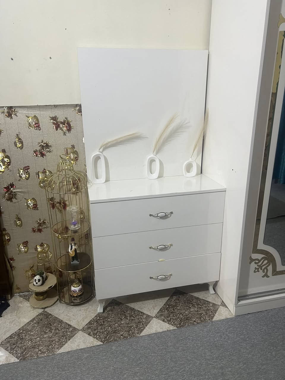 غرفه خمس قطع للبيع المكان المفرق تواصل وتساب ***********
