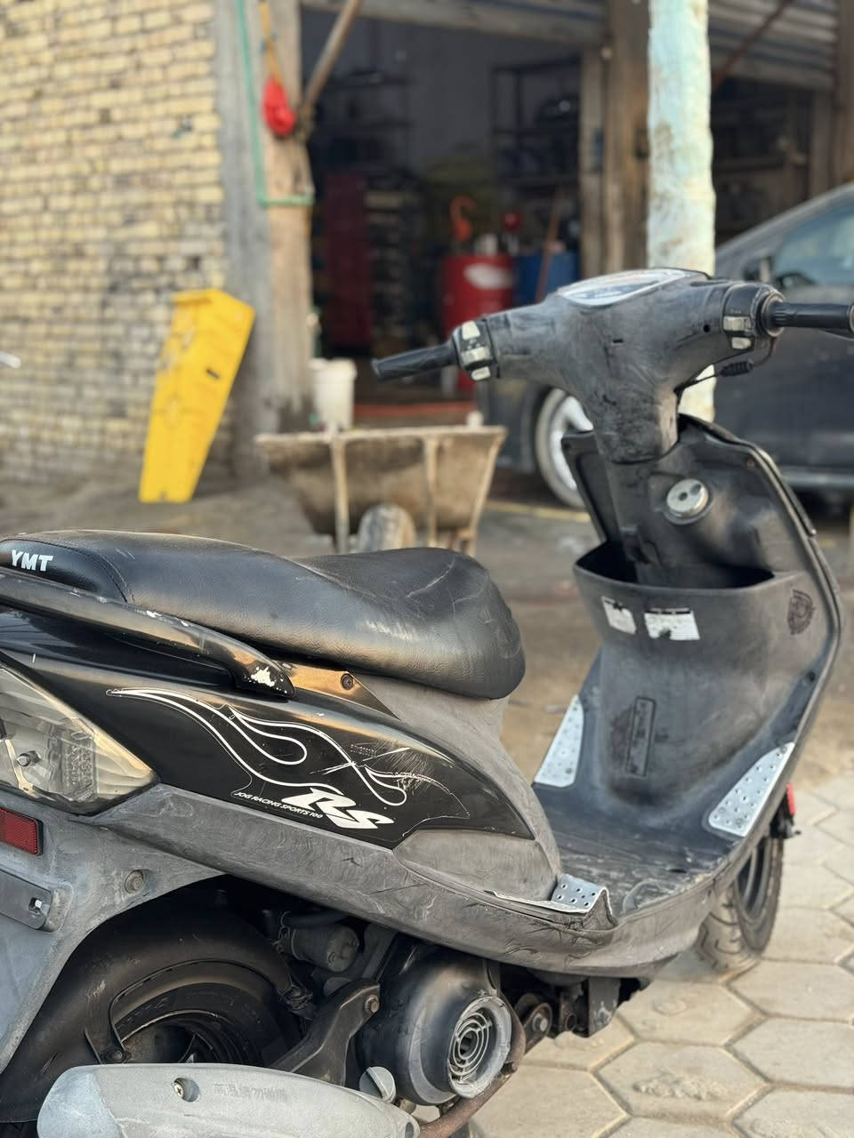 ماكس للبيع دراجه حاويه صارلها شهرين طالعه حاويه نظيفه ختم واحد الكفرات المكان الناصريه المركز السعر مليون قفل 
***********
