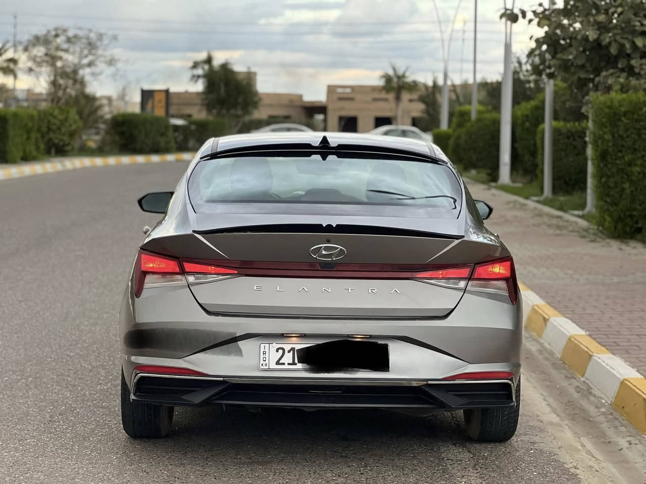 السلام عليكم..اعتذر عن الاقساط والوعدة…
للبيع بسعر مناسب جداً 117…
هونداي الالنترا 2021 وارد امريكي لون رصاصي(قهوائي)
رقم سليمانية دولي شرط التحويل والغرامات…
سيارة جديدة بمعنى الكلمة 
خير من الله حيل حلوة واحلى من الصور…فول مواصفات عدى السلايت…ماشية 59 حقيقي شرط
محرك 2000 دوش مامفتوح
كير مامفتوح شرط 
بصمة تشغيل 
تشغيل عن بعد 
ويل كب كروم 
دشبول الالكتروني
لد بالايت 
حساسات جانبية 
وباقي المواصفات معروفة…
سيارة بيها 3قطع ونص صبغ والباقي كفالة عامة لا تبديل ولا بارد شرط الفحص… 
 سيارة كير محرك صدر تبريد تدفئة كلةبالشرط السعر 117 وبيها مجال للشراي 
مكاني صلاح الدين تكريت
للاستفسار ***********
