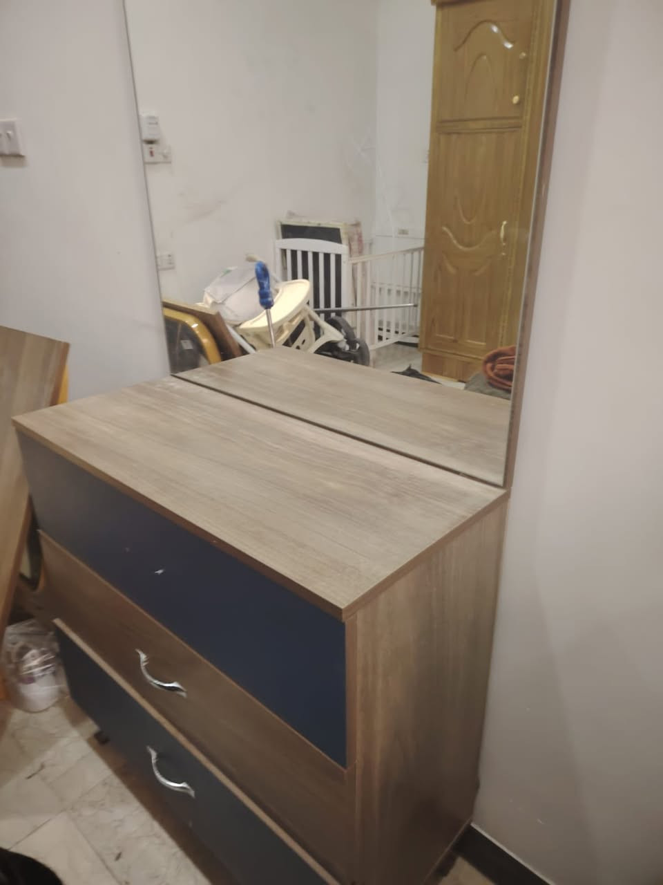 للبيع كنتور صاج خشب جديد ب175 وبي مجال بسيط
كنتور مع ميز تواليت ب175 وبي مجال بسيط
وسرير طفل للبيع سعر٥٠ الف 
العنوان بغداد الدوره للتواصل *********** واتساب
