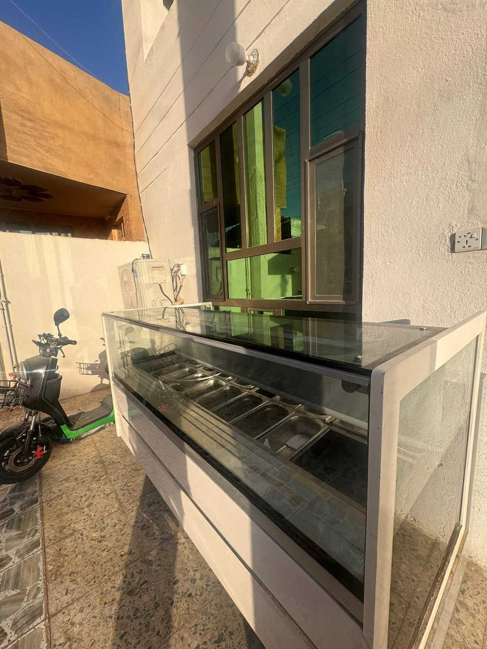 براد ايس كريم للبيع 
إيراني  طول ١٩٠ 

***********
