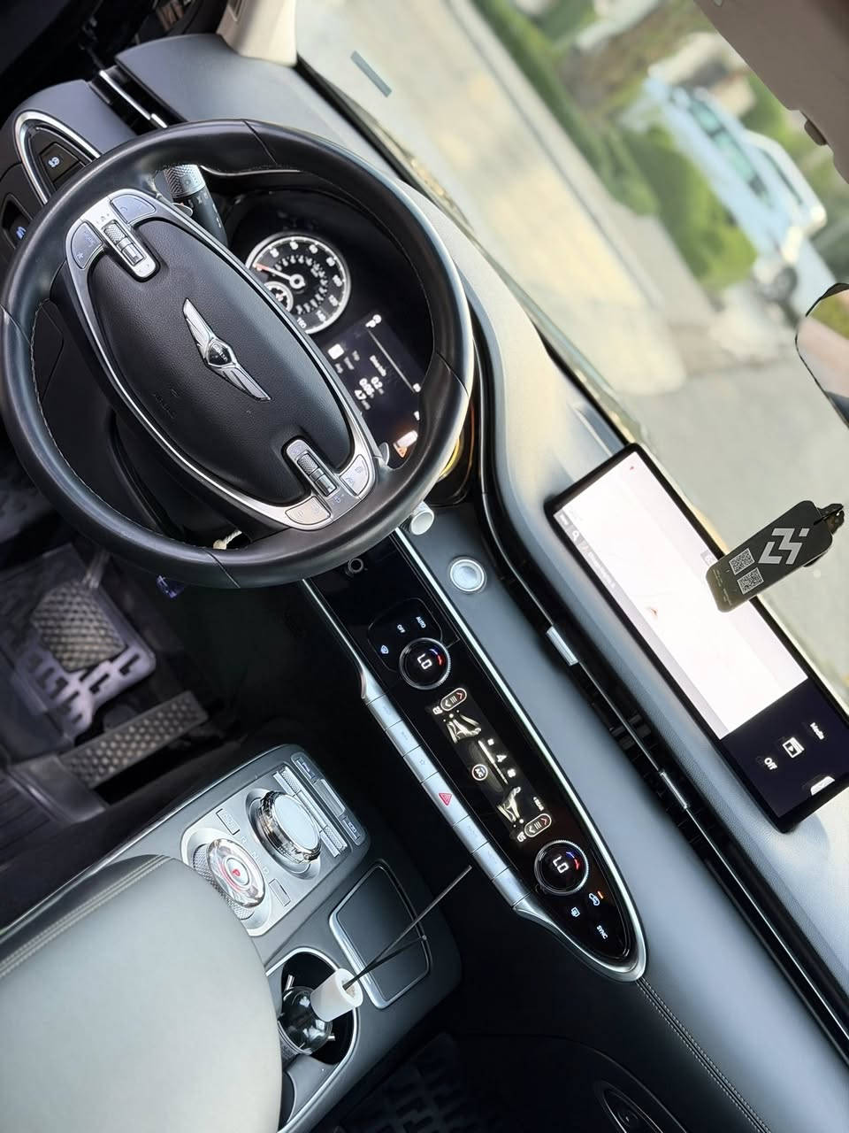 جنسسز GV70 2025
المواصفات 

شاشه دجتل 

العداد نص دجتل 

تبريد بيانو قطعتين 

رادارات امامي خلفي 

شحن لاسلكي 

كشنات جلد  

جنطه كهرباء 

توقف ذاتي (اوتو هولد )
ماشيه 11 الف مايل 

حادث السياره بنيد وجاملغ عكس السائق و باب خلف السائق ملاحضه(قطع مبدلات ) ايبراك برده وستيرن طاكات راجعات سستم وكاله يعني يشتغلن من جديد 

السياره حلوه مناقصها برغي

مكان السياره  بغداد حي الجامعه 

‭0781 372 1234‬
