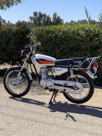 دراجة نارية • أوراق كاملة • بابل سده الهندية