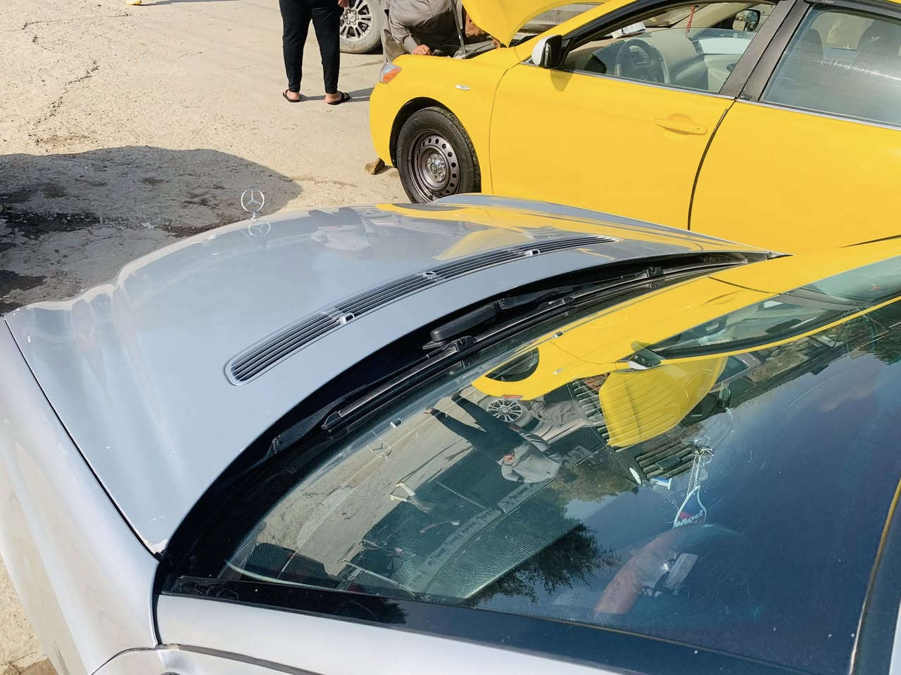 مارسديس موديل 2005..
حجم 211.. مكينه 2000 كمبريسر.. 
السياره متومه طبق الاصل سليمانيه .. 
السياره كصتين .. 
مابيها اي نقص فقط تهريب ناريه..
گير مكينه صدر تخم تاير كله جديد .. 
مكلف بالنشر .. 
المكان صلاح الدين .. 
الاستفسار .. ***********
